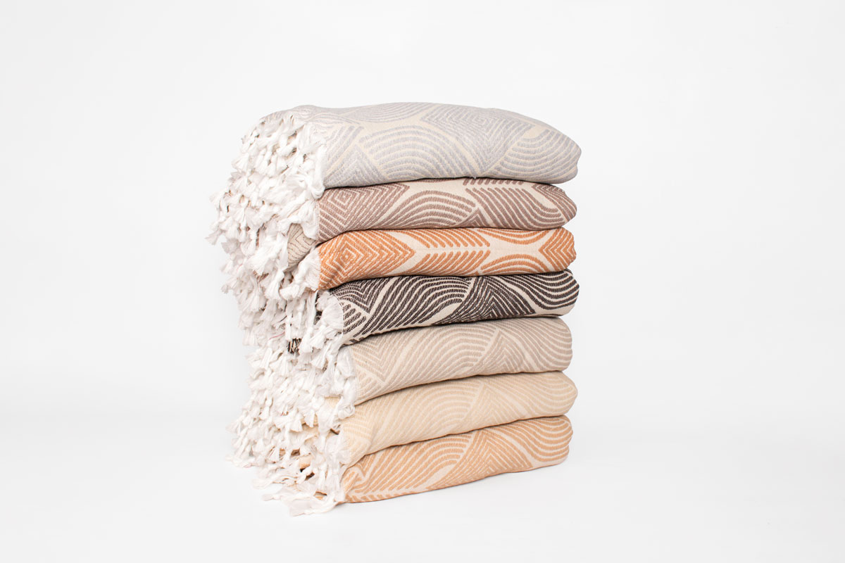 Serviette fouta traditionnelle avec motifs méditerranéens