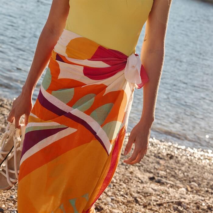 femme porte fouta comme paréo
